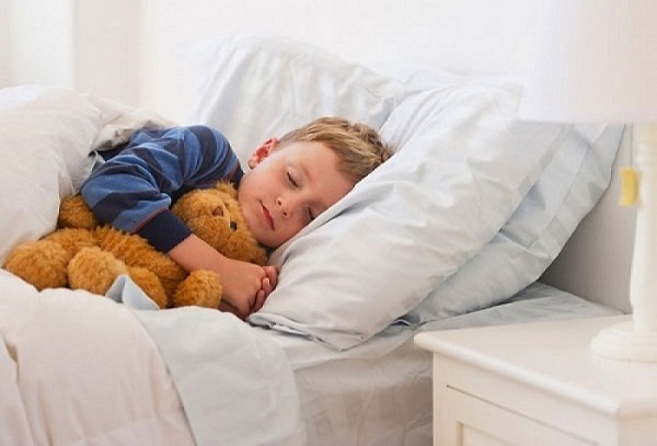 Những điều mẹ nên lưu ý khi quyết định cho bé ngủ riêng